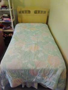 lot 16 image: Vintage Headboard (Twin Size)