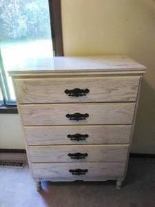 lot 20 image: Shabby Chic Dresser