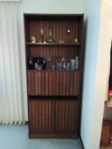 lot 7 image: Vintage Cabinet