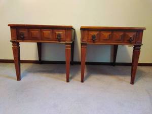 lot 6 image: Pair of Vintage End Tables