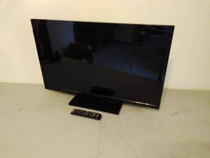 lot 30 image: 32 Insignia TV