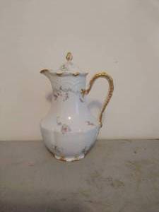 lot 38 image: Vintage Haviland & Co. Teapot