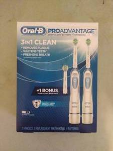 lot 45 image: Oral-B ProAdvantage Deep Clean Battery Toothbrush