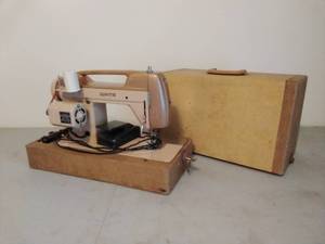 lot 58 image: Vintage White Sewing Machine