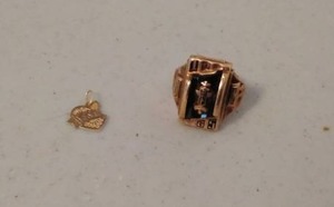 lot 1 image: Two 14K Gold Jewelry Pieces