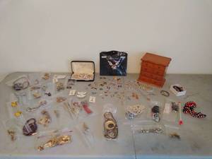 lot 3 image: HUGE Lot of Costume Jewelry