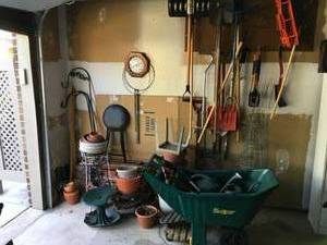 lot 101 image: Lawn Tools & Lawn Dcor