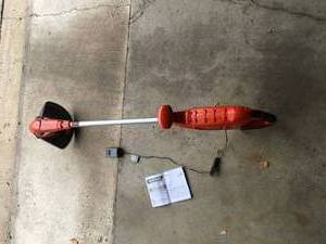 lot 106 image: Black and Decker Cordless 12v Trimmer