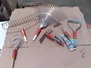 lot 2 image: (6) New Steel Garden Tools...