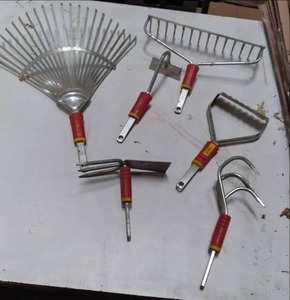 lot 3 image: (6) New Steel Garden Tools...