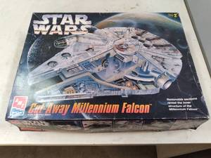 lot 16 image: 1996 Ertl Star Wars Cut Away Millen...