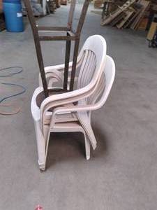 lot 31 image: (3) Plastic Chairs & (1) Stool...