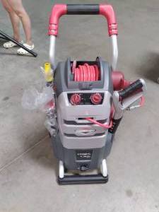 lot 38 image: Briggs & Stratton 1700 PSI 1.3 GPM ...
