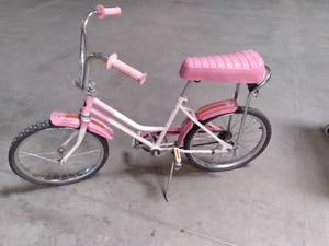lot 43 image: Huffy Girls Bicycle With Banana Se...