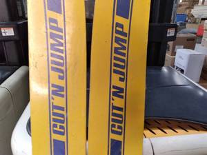 lot 50 image: Vintage Skis Numero Uno Cut n Jum...