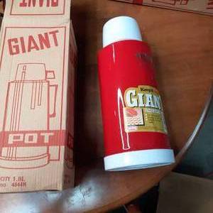 lot 120 image: Giant Pot Thermos 1.8L ...