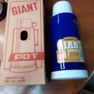 lot 123 image: Giant Pot Thermos 1.8L ...