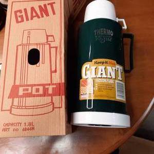 lot 124 image: Giant Pot Thermos 1.8L ...
