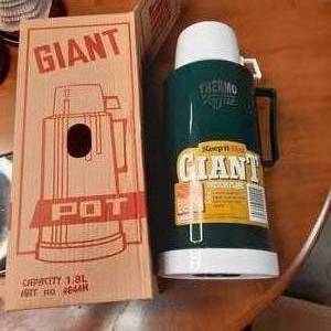 lot 125 image: Giant Pot Thermos 1.8L ...