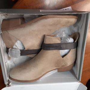 lot 134 image: Journee Collection Ladies Boots (12...