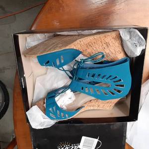lot 144 image: Beacon Ladies Shoes (12M) See Phot...