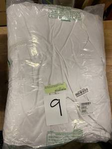 lot 9 image: LaCrosse Dual LightweightMedium Warmth White Queen Down Comforter, C3E6-Q-WHITE - NEW