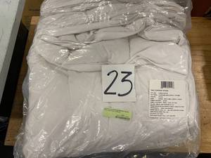 lot 23 image: LaCrosse Dual LightweightMedium Warmth White Queen Down Comforter, C3E6 - NEW