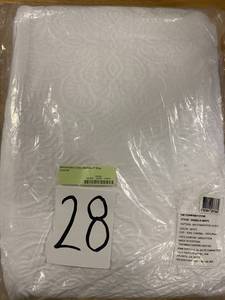 lot 28 image: Westminster Cotton Matelass King Coverlet, 50500Q-K-WHITE - NEW