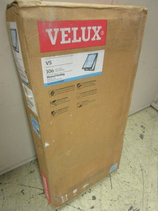 lot 330 image: VELUX DECK MOUNTED SKYLIGHT - NEW