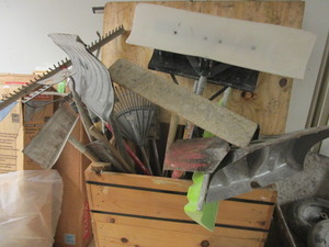 lot 335 image: ASSORTED HAND TOOLS, SNOW SHOVELS, RAKES, SPADE SHOVELS, AX, GARDEN HOES, WEEDER, MORE