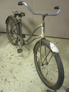 lot 361 image: VINTAGE SCHWINN ROYAL CRUISER