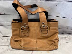 lot 14 image: Original Coach Purse