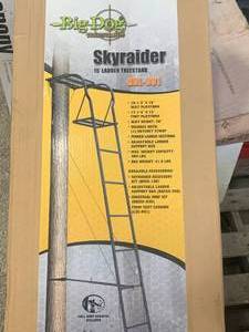 lot 17 image: Big Dog Skyraider 15 Ladder Tree Stand