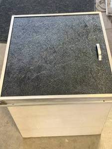 lot 19 image: RV Cooler Approx 18 x 20