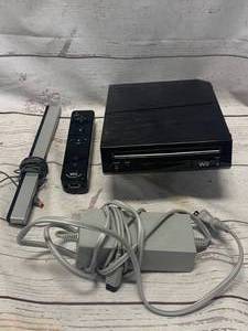 lot 27 image: Nintendo Wii