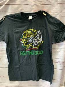 lot 62 image: Fighting Sioux T-Shirt Size XL