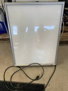 lot 69 image: Commercial Light Box 22 x 28