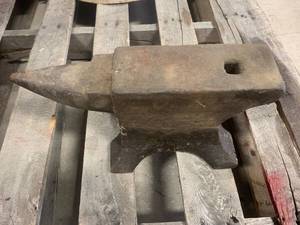 lot 112 image: 50 Pound Steel Anvil