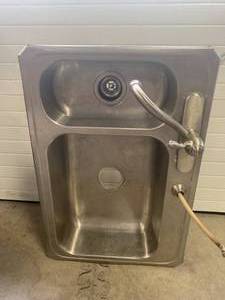 lot 113 image: Stainless Steel Sink (22 x 33)