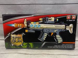 lot 121 image: New Kids Light Up Gun