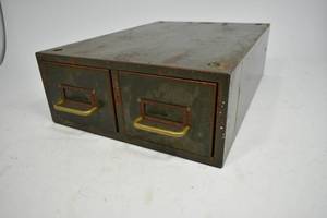 lot 6 image: Vintage Metal File Box