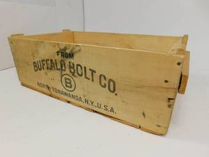 lot 61 image: Vintage Buffalo Bolt Wood Crate