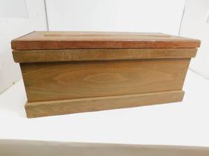 lot 66 image: Vintage Rectangular Wood Box Crate with Removable Lid
