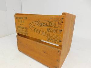 lot 73 image: Vintage Standard Railroad Container Crate