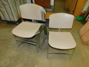 lot 74 image: 10 Hard PlasticMetal Chairs