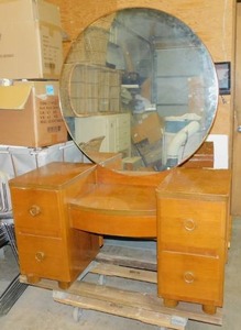 lot 5 image: Antique Dresser with Round Mirror