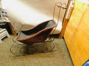 lot 81 image: Vintage Wicker & Metal Decorative Sleigh