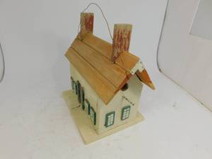 lot 85 image: Large Birdhouse