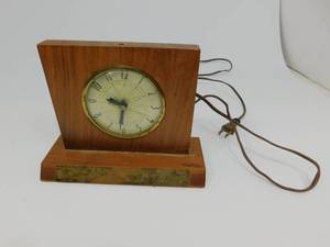 lot 98 image: Vintage Wood Framed Clock