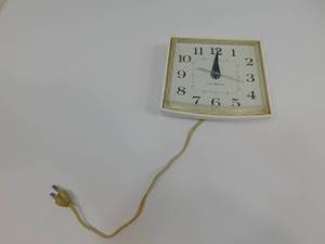 lot 100 image: Vintage 1970s Era GE General Electric White Wall Clock